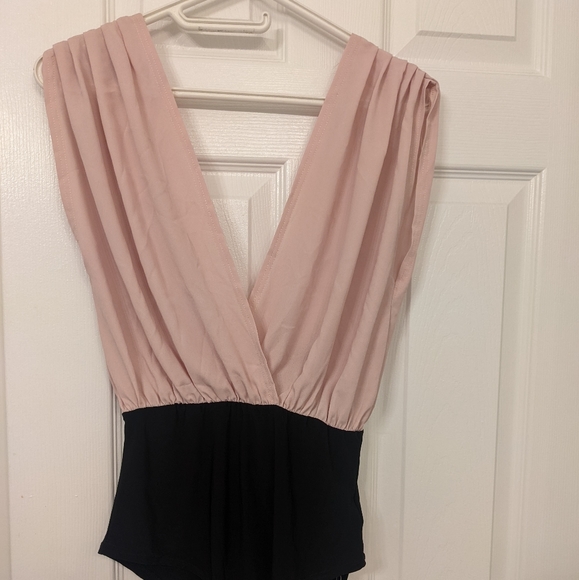 *NWT* Boohoo Two Toned Bodysuit - Picture 2 of 4